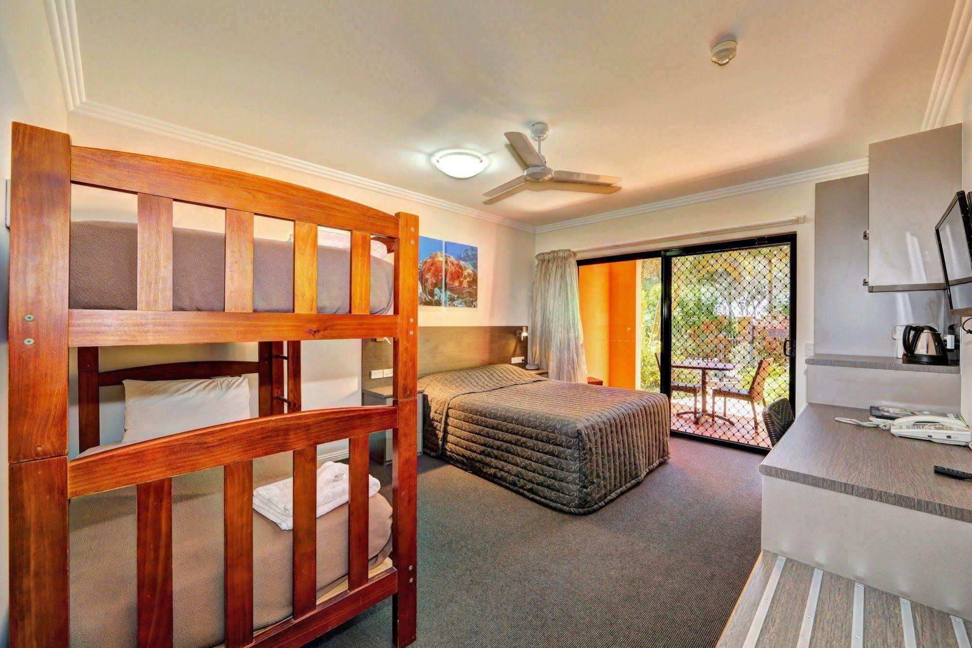 Kacy'S Bargara Beach Motel Exterior photo