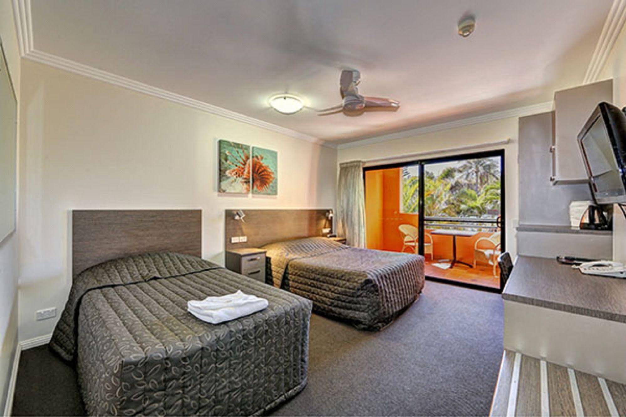 Kacy'S Bargara Beach Motel Exterior photo