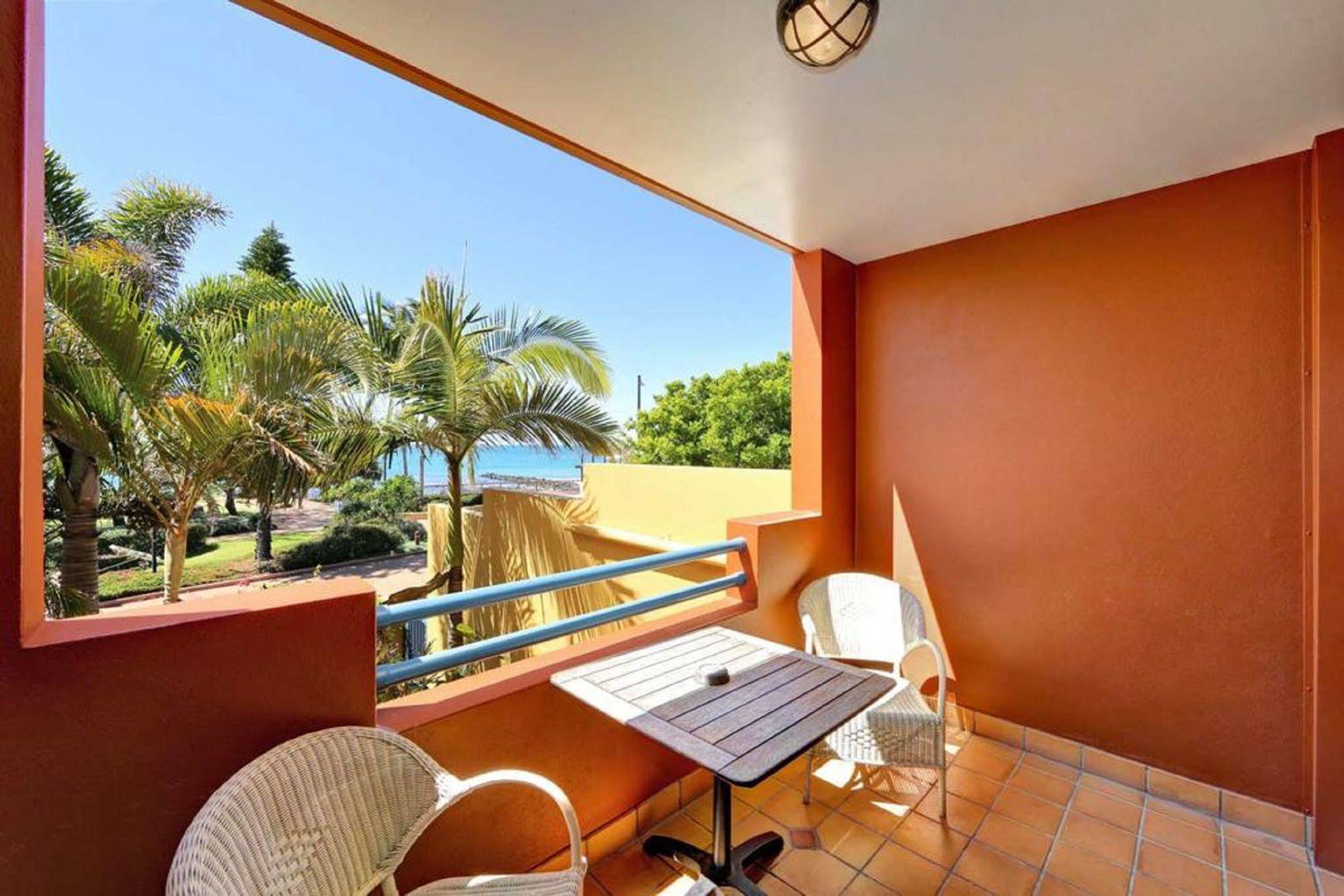 Kacy'S Bargara Beach Motel Exterior photo