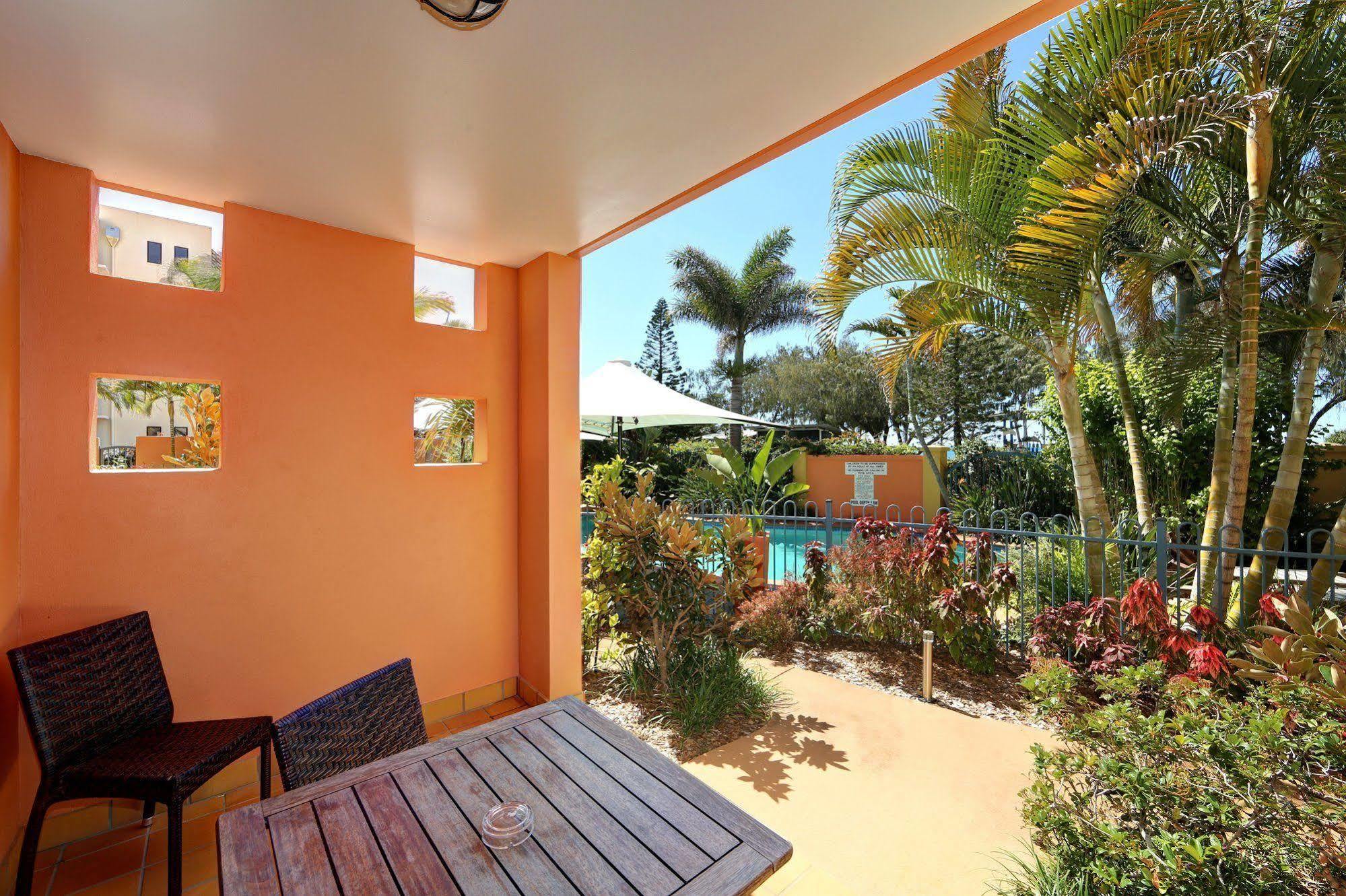 Kacy'S Bargara Beach Motel Exterior photo