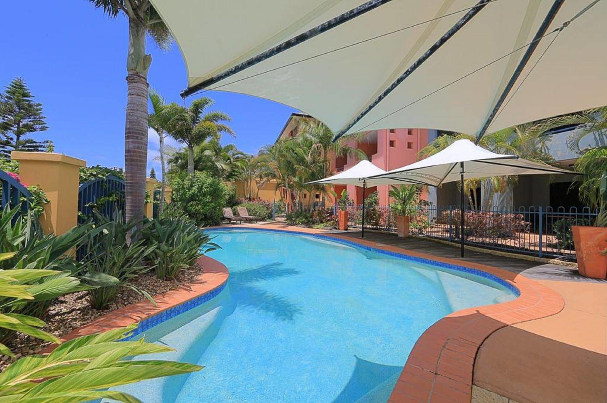Kacy'S Bargara Beach Motel Exterior photo